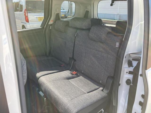 Toyota Sienta 10