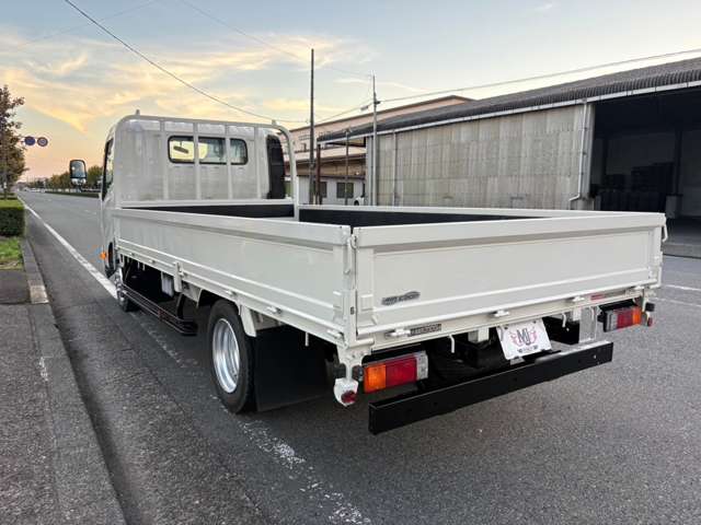 Hino Dutro 4