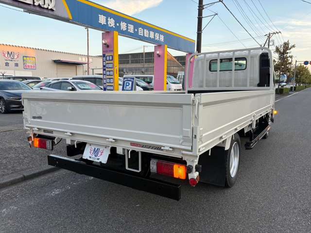 Hino Dutro 5