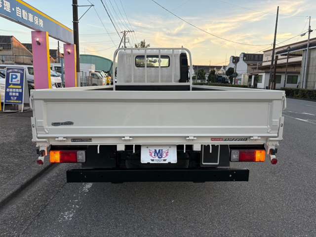 Hino Dutro 6
