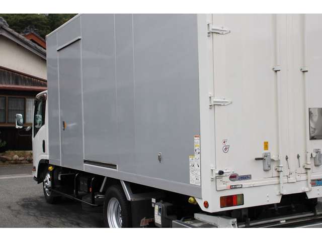 Isuzu Elf 12