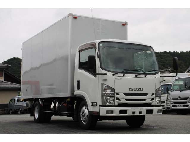Isuzu Elf 4