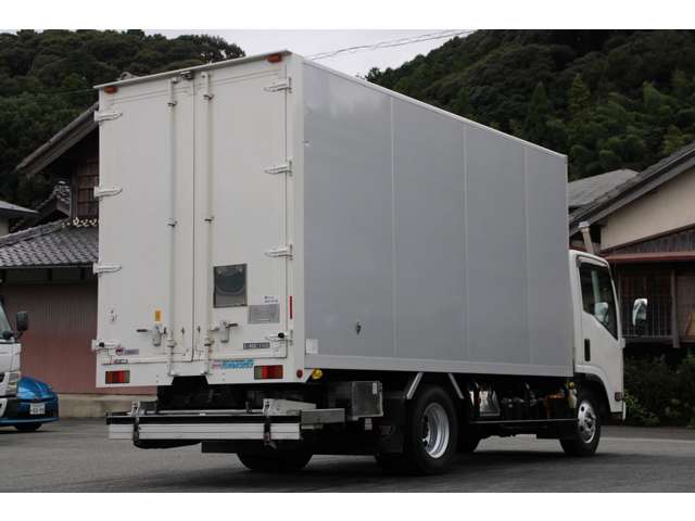 Isuzu Elf 6