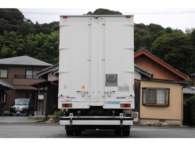 Isuzu Elf 7