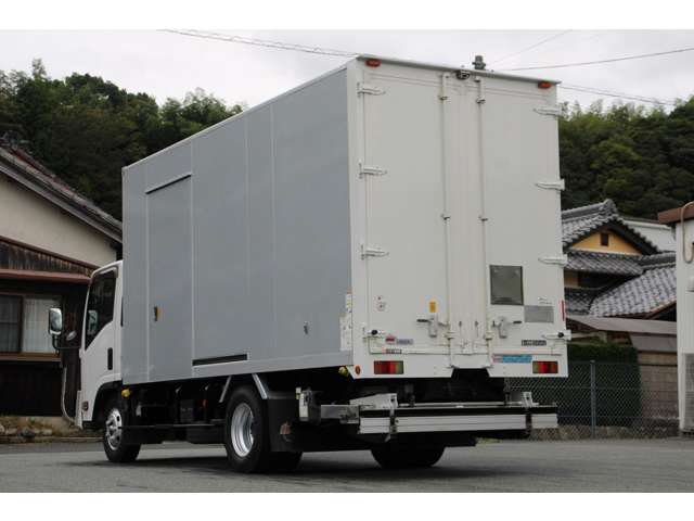 Isuzu Elf 8