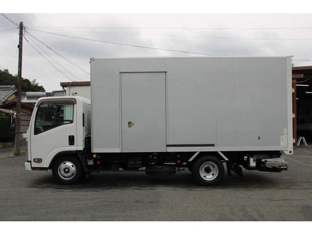 Isuzu Elf 9