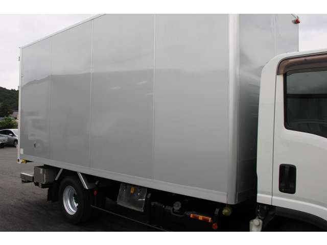 Isuzu Elf 10
