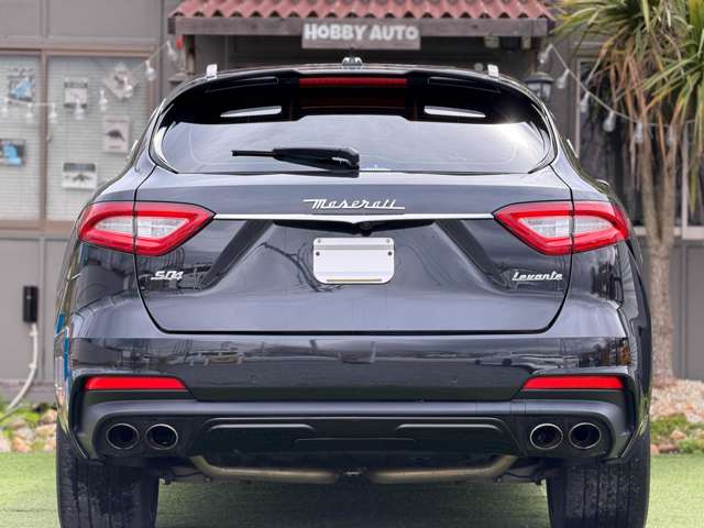 Maserati Levante 8