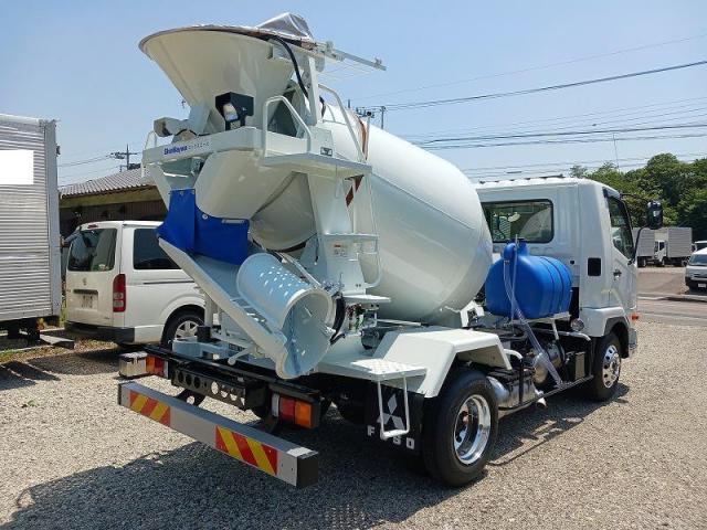 Mitsubishi Fuso Fighter 2