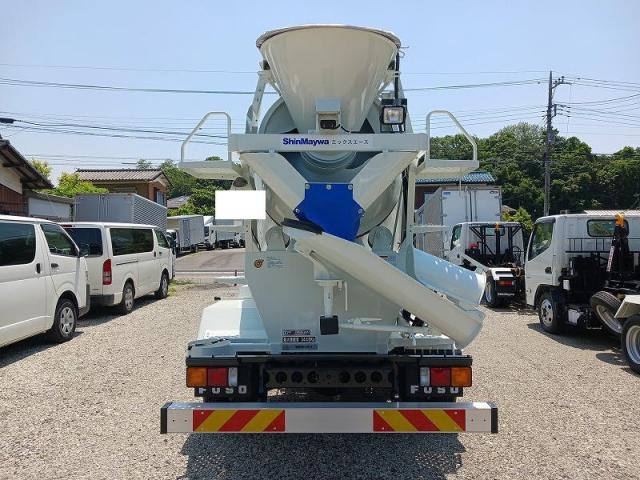 Mitsubishi Fuso Fighter 4
