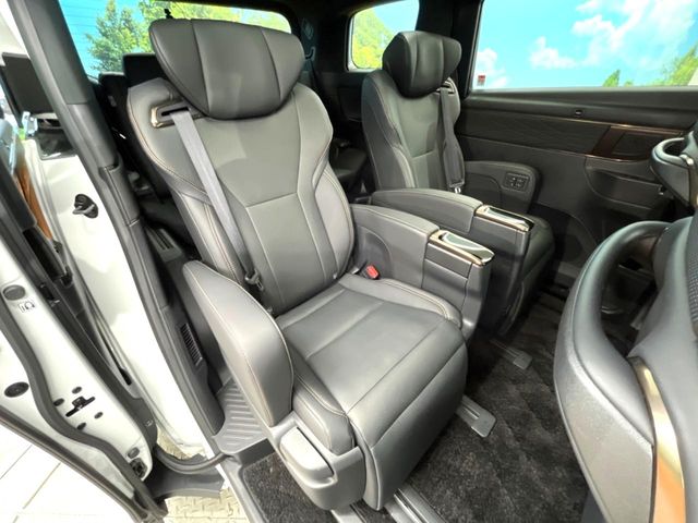 Toyota Alphard 8