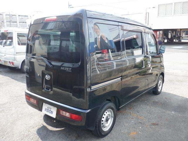 Daihatsu Hijet Cargo 6