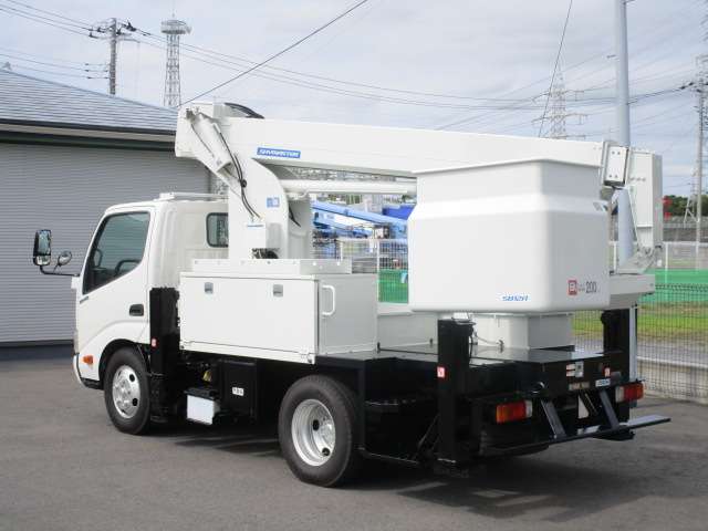 Hino Dutro 3