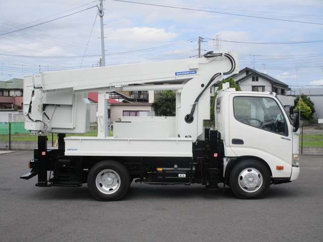 Hino Dutro 5