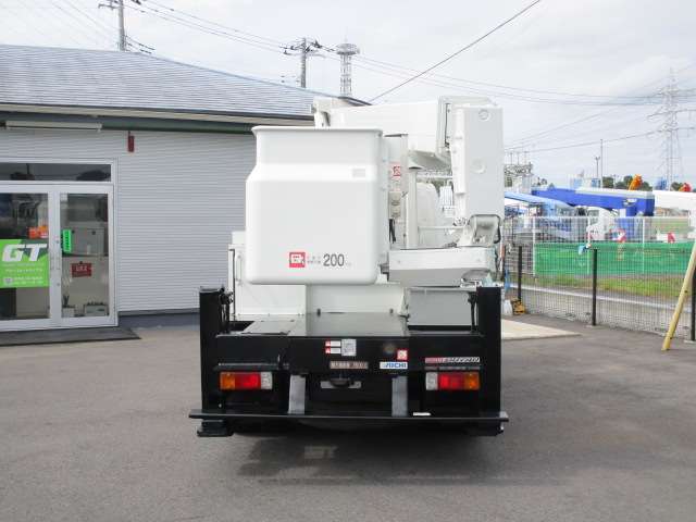 Hino Dutro 8