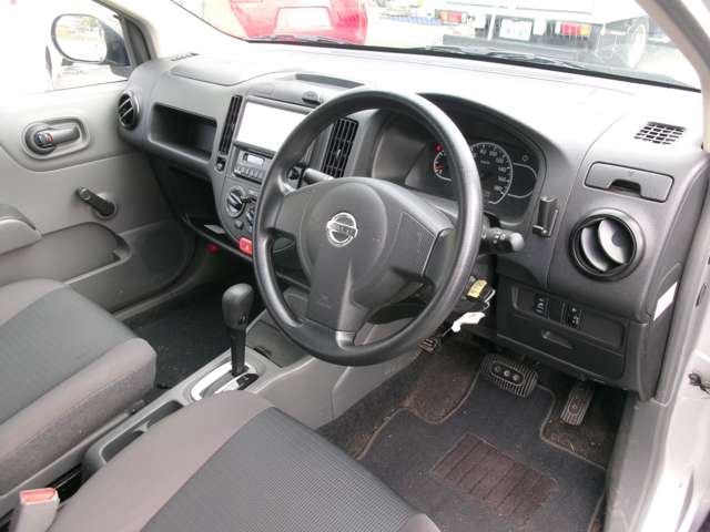 Nissan AD 10