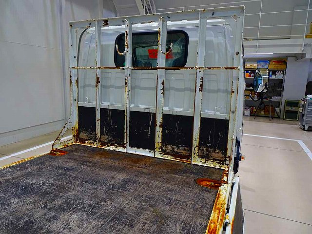 Isuzu Elf 7