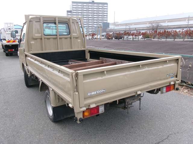 Mazda Bongo Truck 4