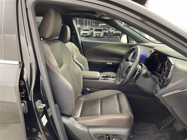 Lexus RX 9