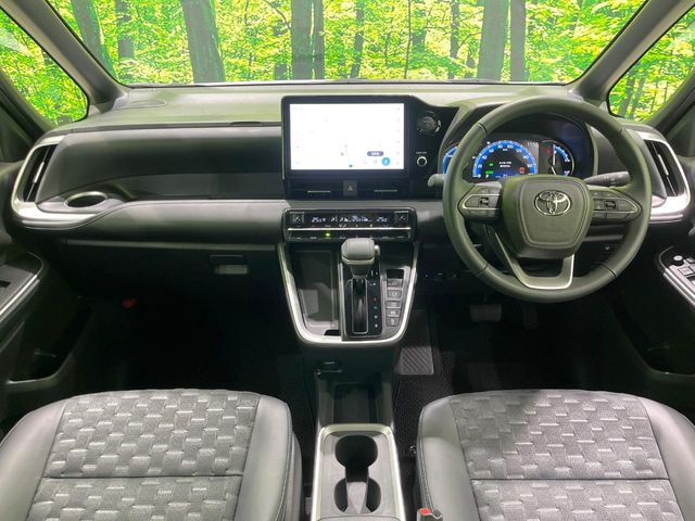 Toyota Voxy 2