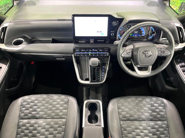 Toyota Voxy 3