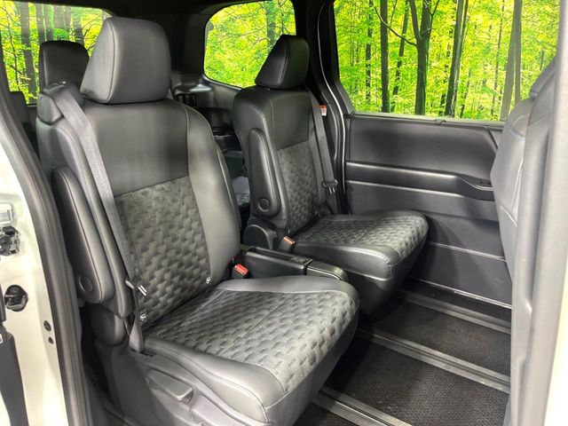 Toyota Voxy 10