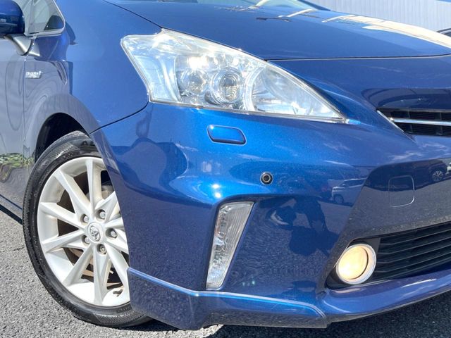 Toyota Prius α 12