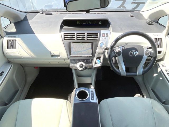 Toyota Prius α 2