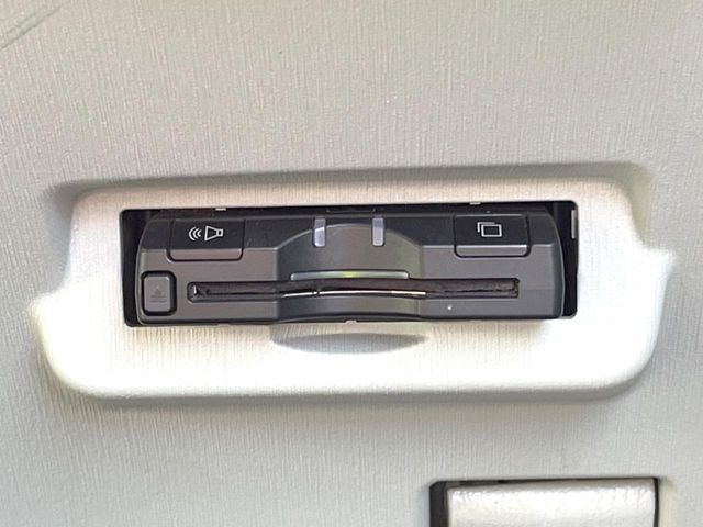 Toyota Prius α 5