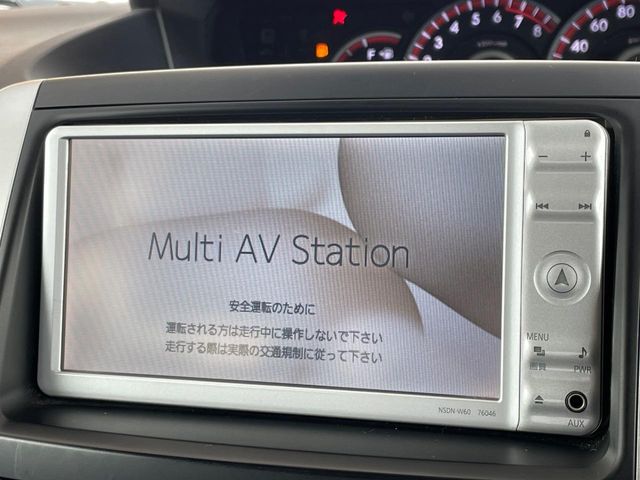 Toyota Voxy 4