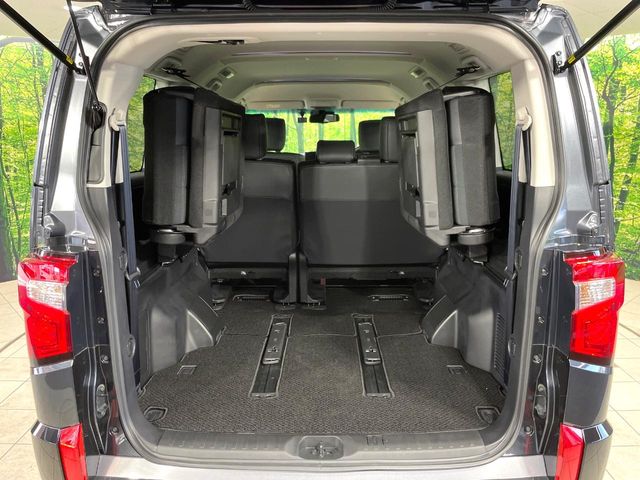 Mitsubishi Delica D:5 11