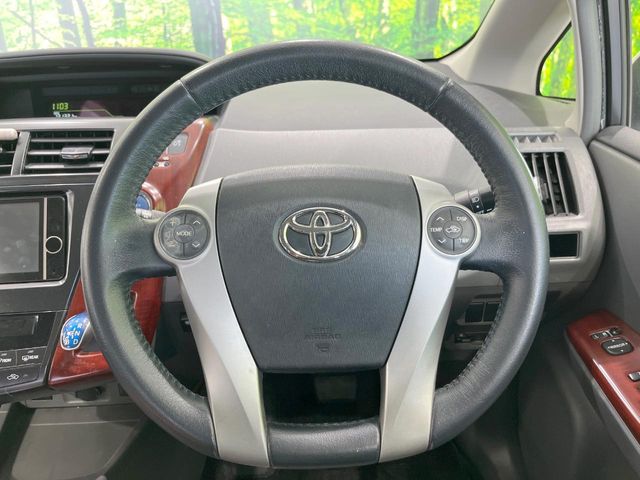 Toyota Prius α 12