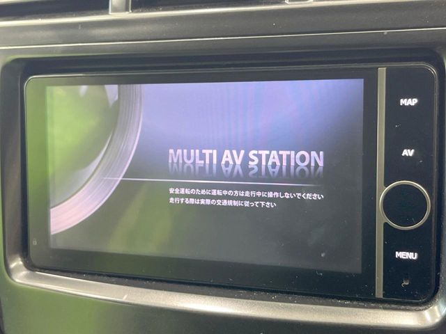 Toyota Prius α 3