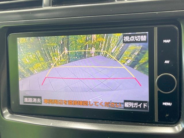 Toyota Prius α 4