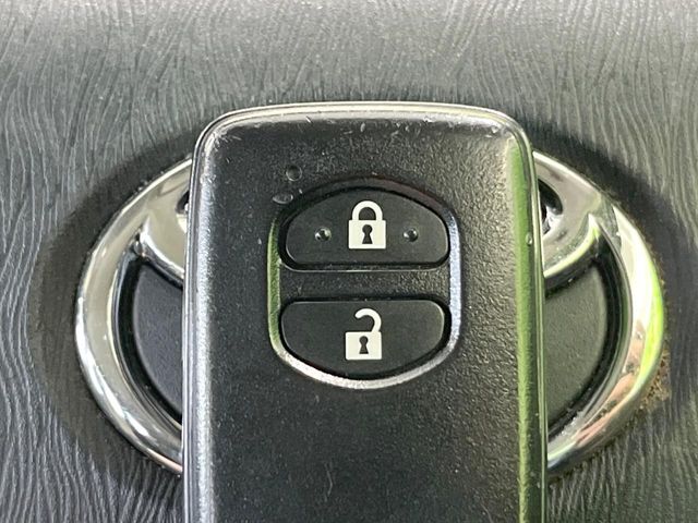 Toyota Prius α 7