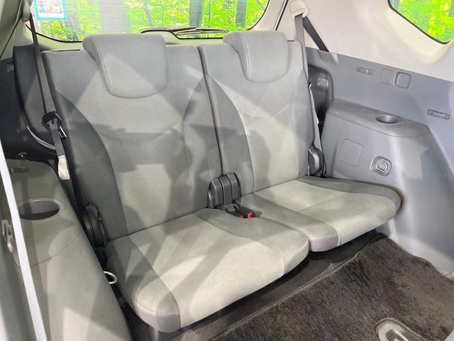 Toyota Prius α 10