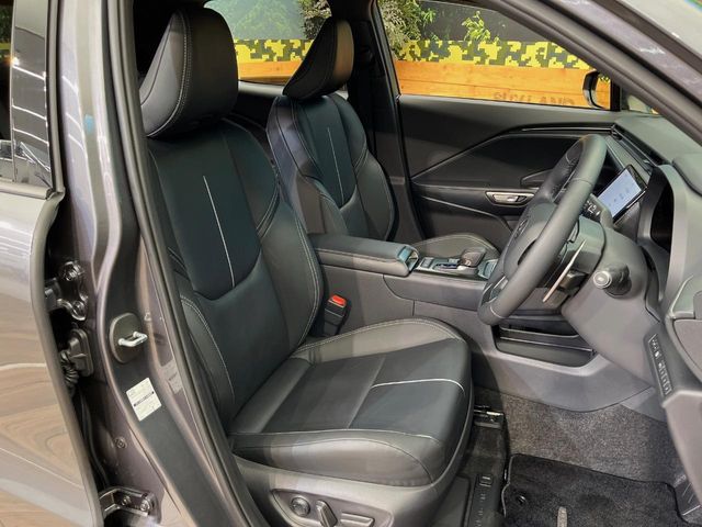 Lexus LBX 9