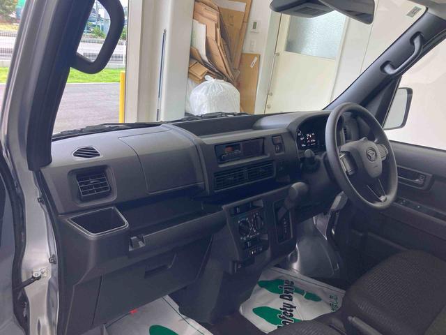 Daihatsu Hijet Cargo 12