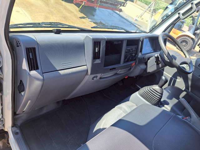 Isuzu Elf 12