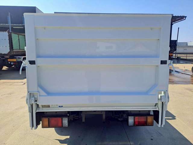 Isuzu Elf 8
