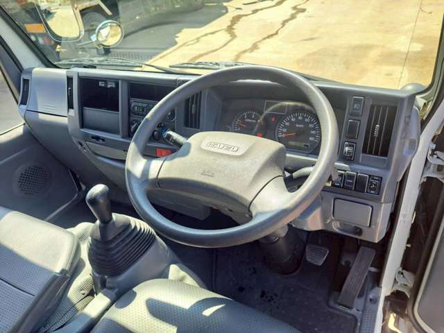 Isuzu Elf 9