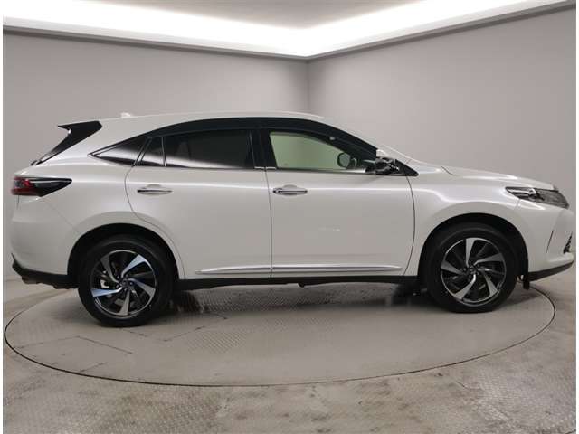 Toyota Harrier 2