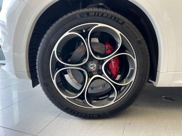 Alfa Romeo Stelvio 11