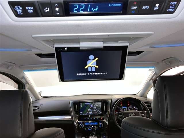 Toyota Alphard 4
