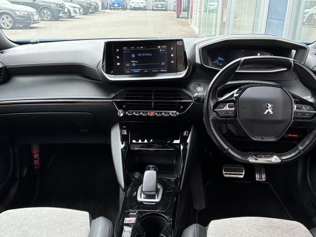 Peugeot SUV e-2008 6