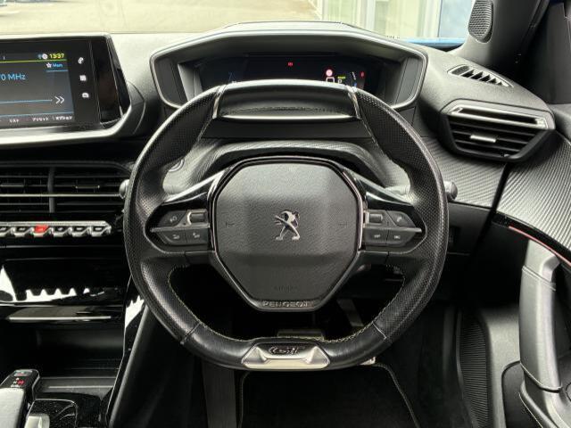 Peugeot SUV e-2008 8