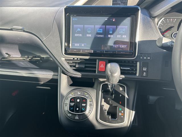Toyota Voxy 11