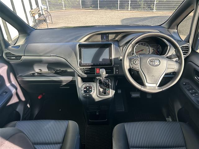 Toyota Voxy 9