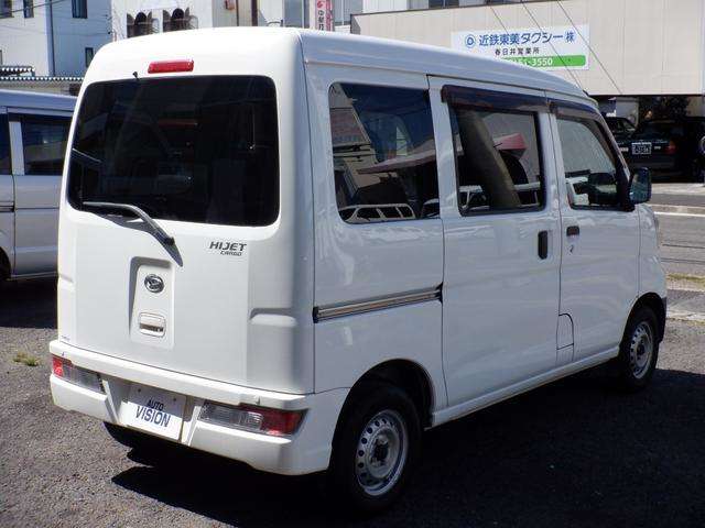 Daihatsu Hijet Cargo 6
