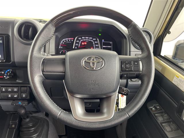 Toyota Land Cruiser 70 7